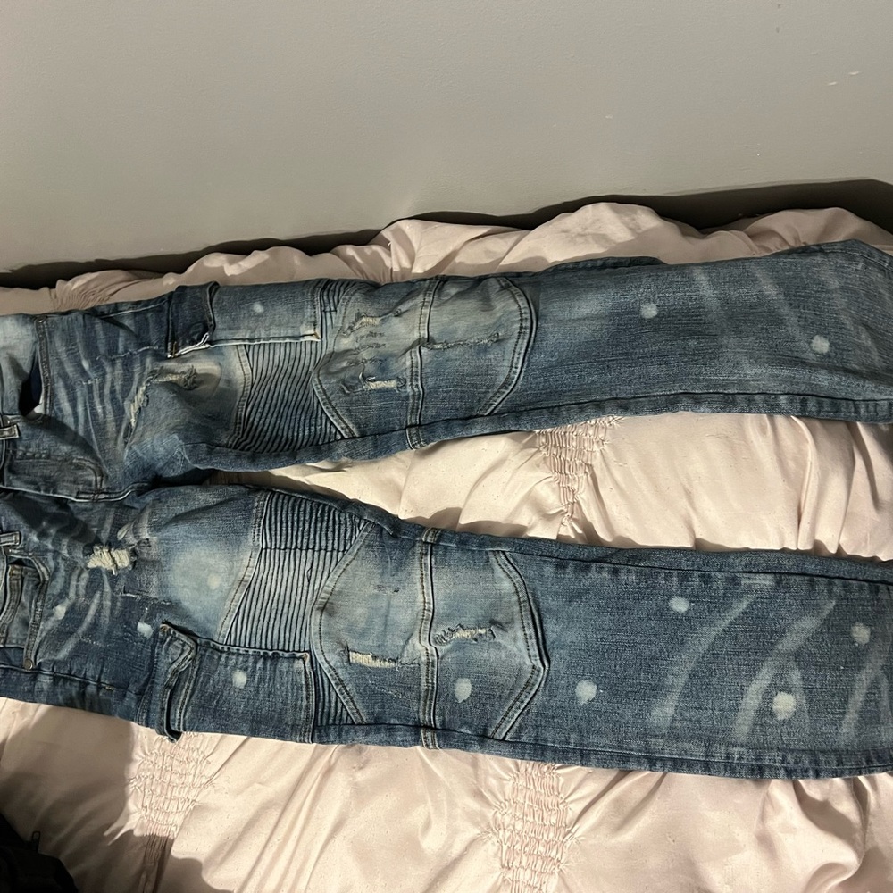 Supply & Demand Shredded Skinny Jeans 👖
